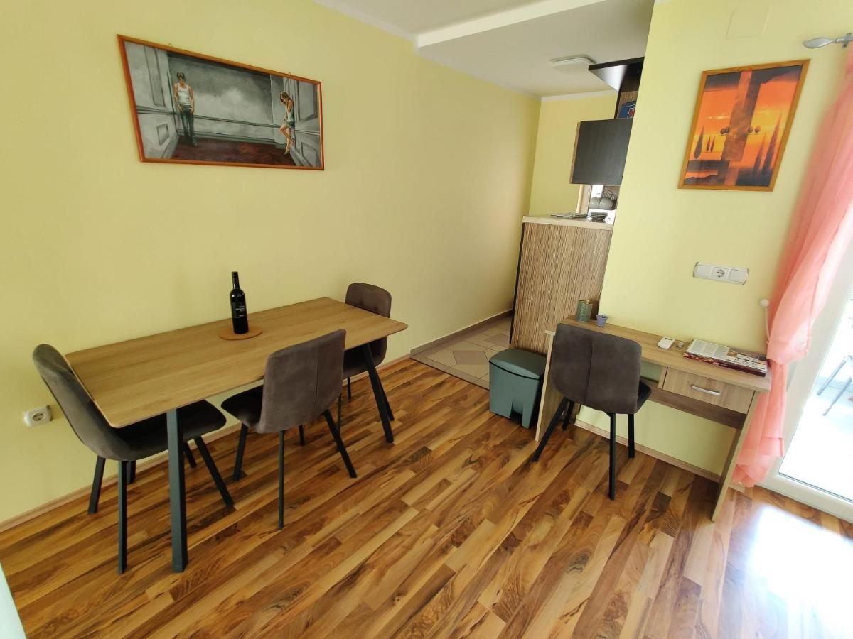 Apartments Lumar Palit Bagian luar foto